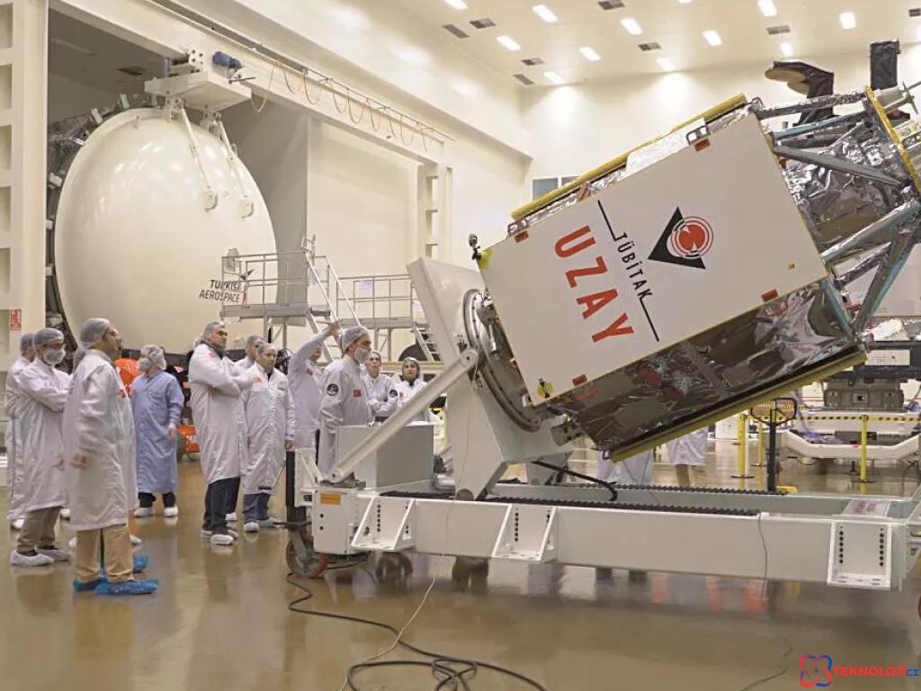 Yerli uydu, Türk astronot Alper Gezeravcı’nın görev yaptığı uzay aracını fotoğrafladı!