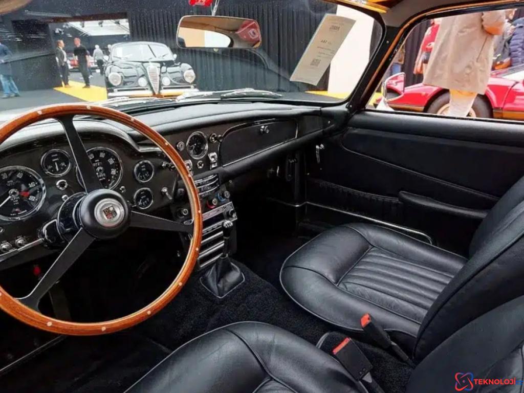 James Bond'un Kayıp Aston Martin DB5'i 25 Yıl Sonra Bulundu!