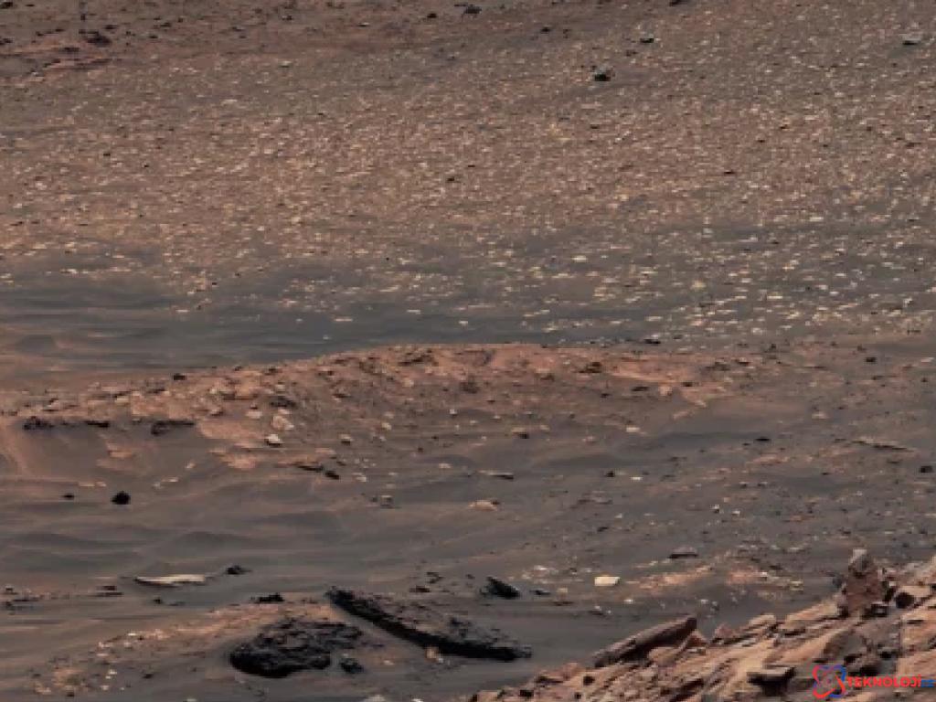 NASA'nın Keşif Aracı, Mars Yüzeyinden Önemli Görüntüler Tartışılıyor