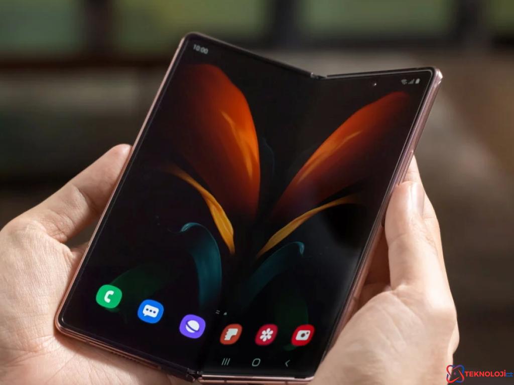 Samsung'un Üç Kez Katlanabilir Telefon Geliştirme Çılgınlığı!