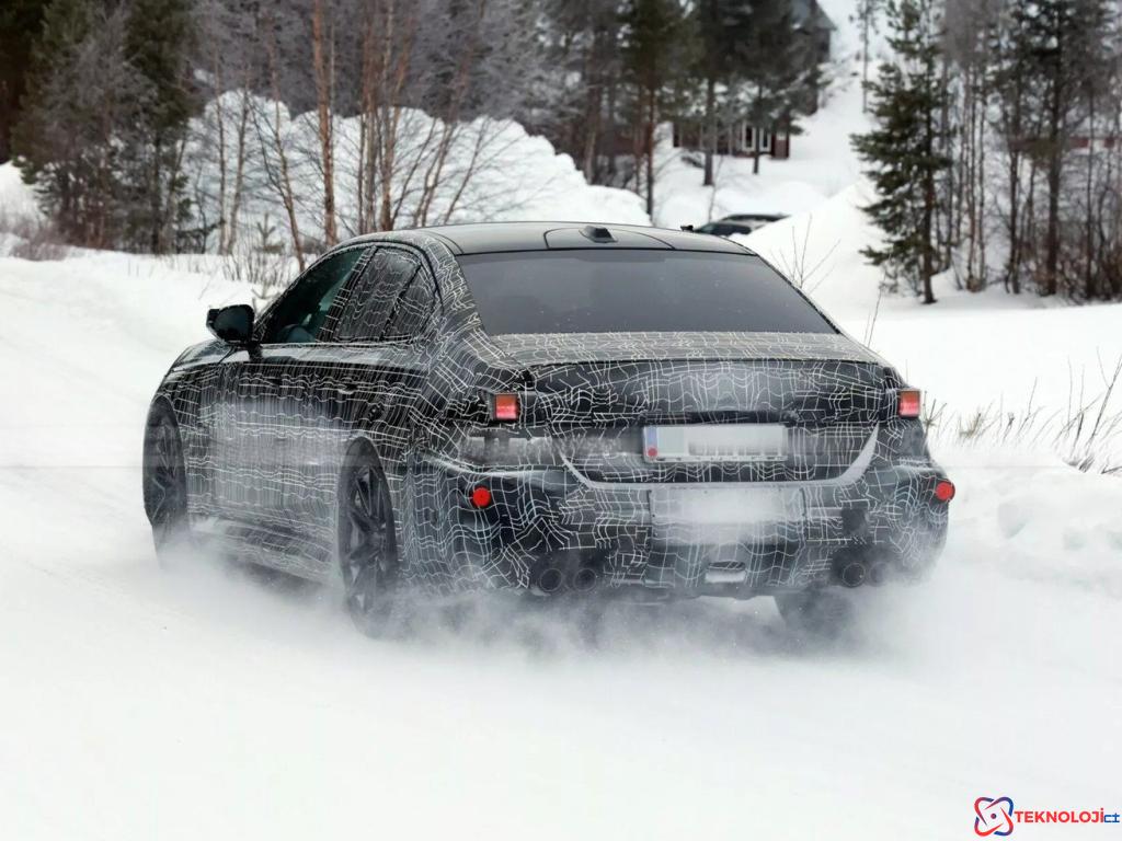 BMW M5 2027 Modeli: Yepyeni Tasarım ve Teknoloji Harikası!