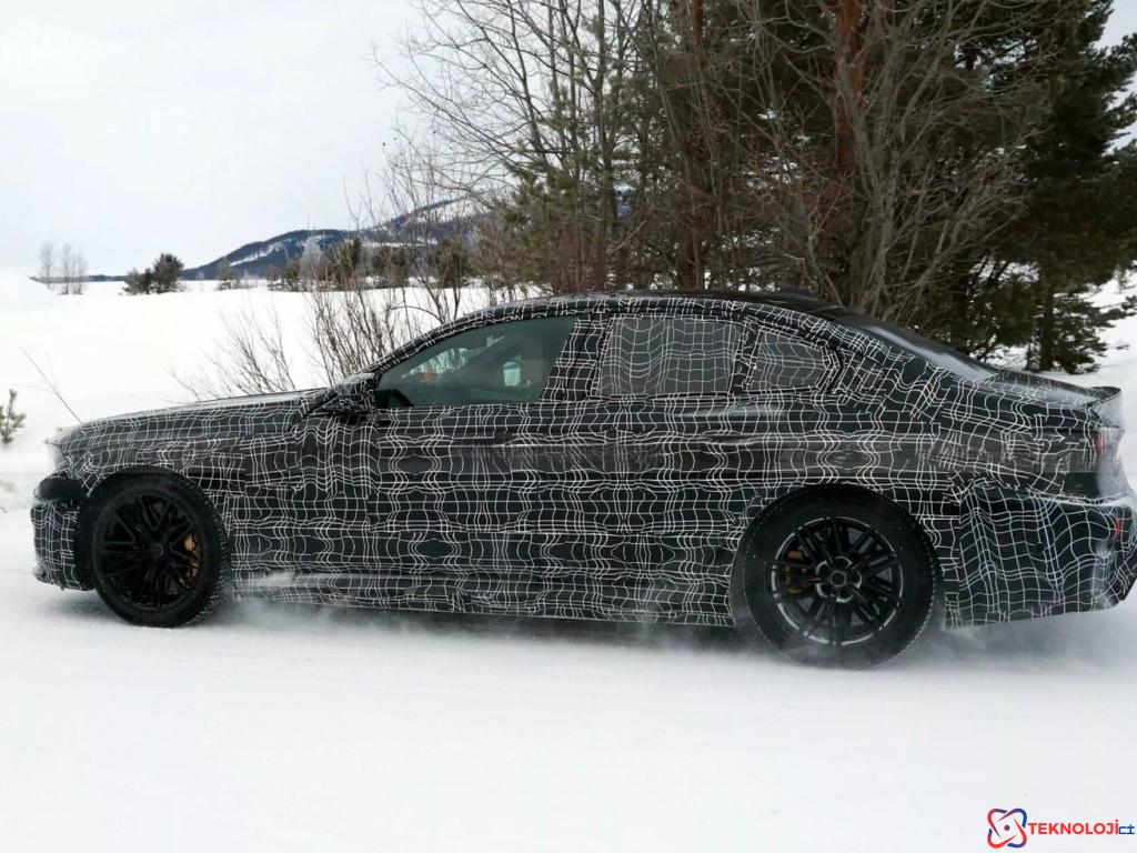 2027 BMW M5: Yepyeni Tasarım ve Teknoloji Harikası!