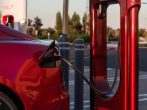 Tesla, Supercharger İstasyonlarında Kuyruk Sorununa Çözüm Getiriyor